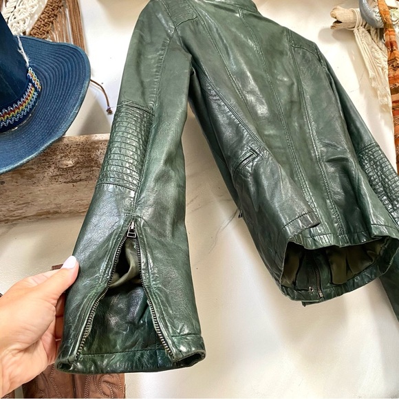 Rare rustic moss GREEN Danier leather jacket w equestrian moto timeless style - Picture 15 of 16